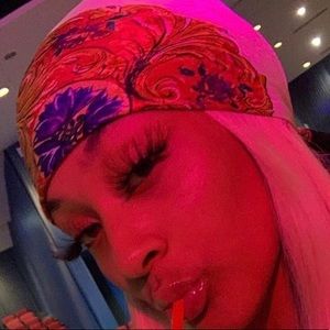 Meet your Posher, Niya